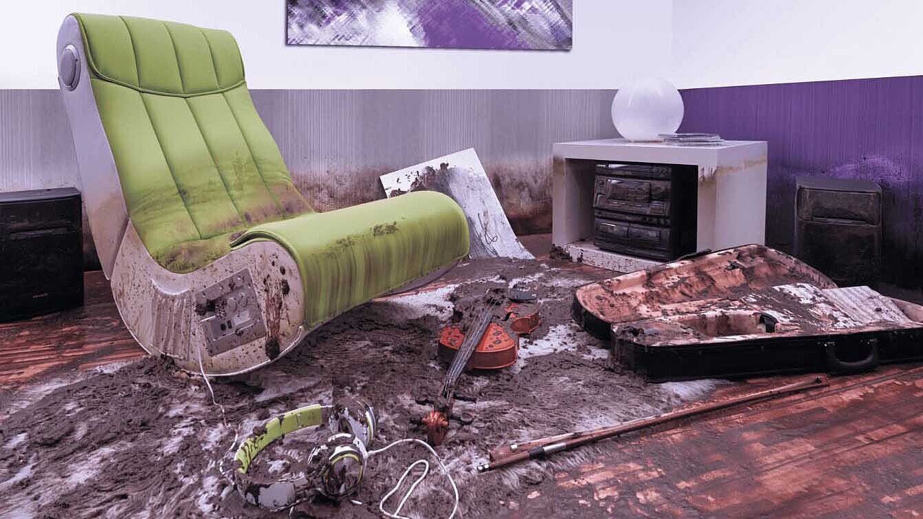 Een vervuilde kamer na een terugstuwgebeurtenis Een vervuilde kamer na een terugstuwgebeurtenis